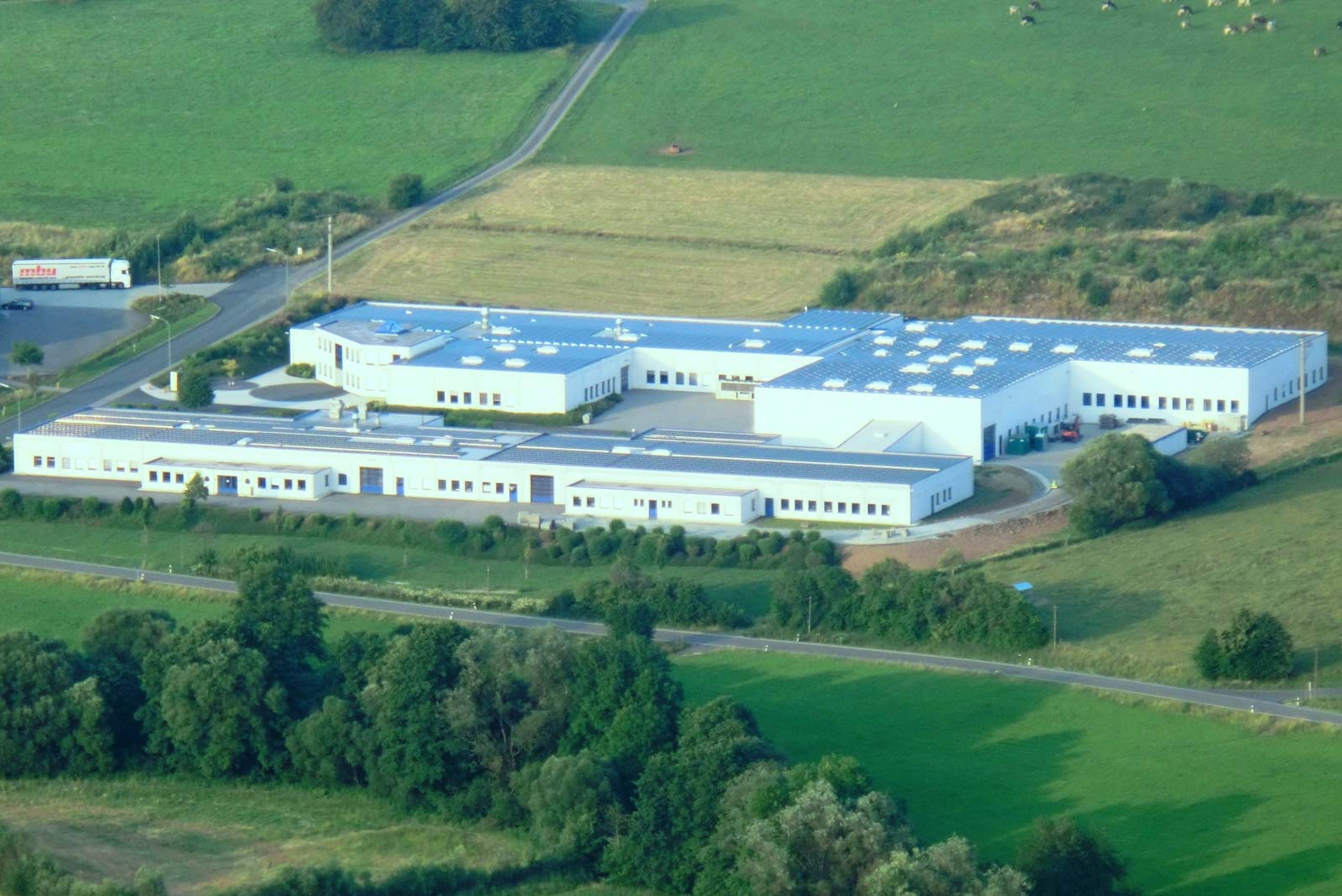 Luftaufnahme der Firmengebäude von Bte Born